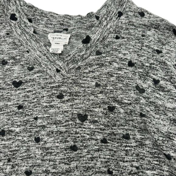 FOR THE REPUBLIC Women's 1X Gray Heart 3/4 Sleeve Tunic Top Shirt Sweater V-neck - Picture 1 of 8